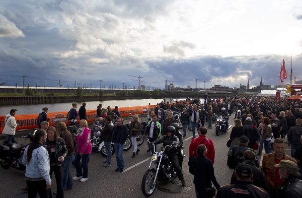HarleyHH2011   221.jpg - Hamburger Harley Days 2011, Harley Davidson, Eventgelaende am Grossmarkt, Gelaende, Village, Uebersicht,
